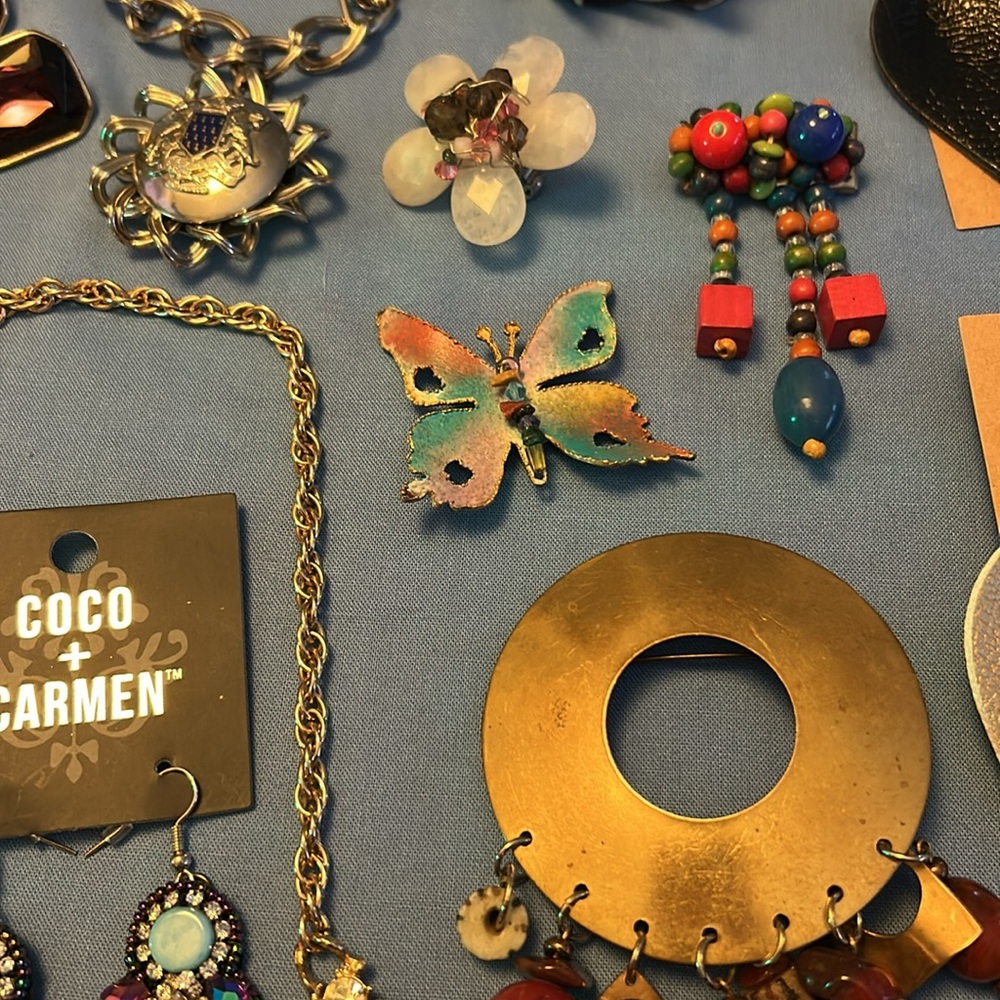 Lot of Assorted Jewelry 💎 Necklace Brooches Earrings Bracelets Pins (19 pieces) - Picture 7 of 16